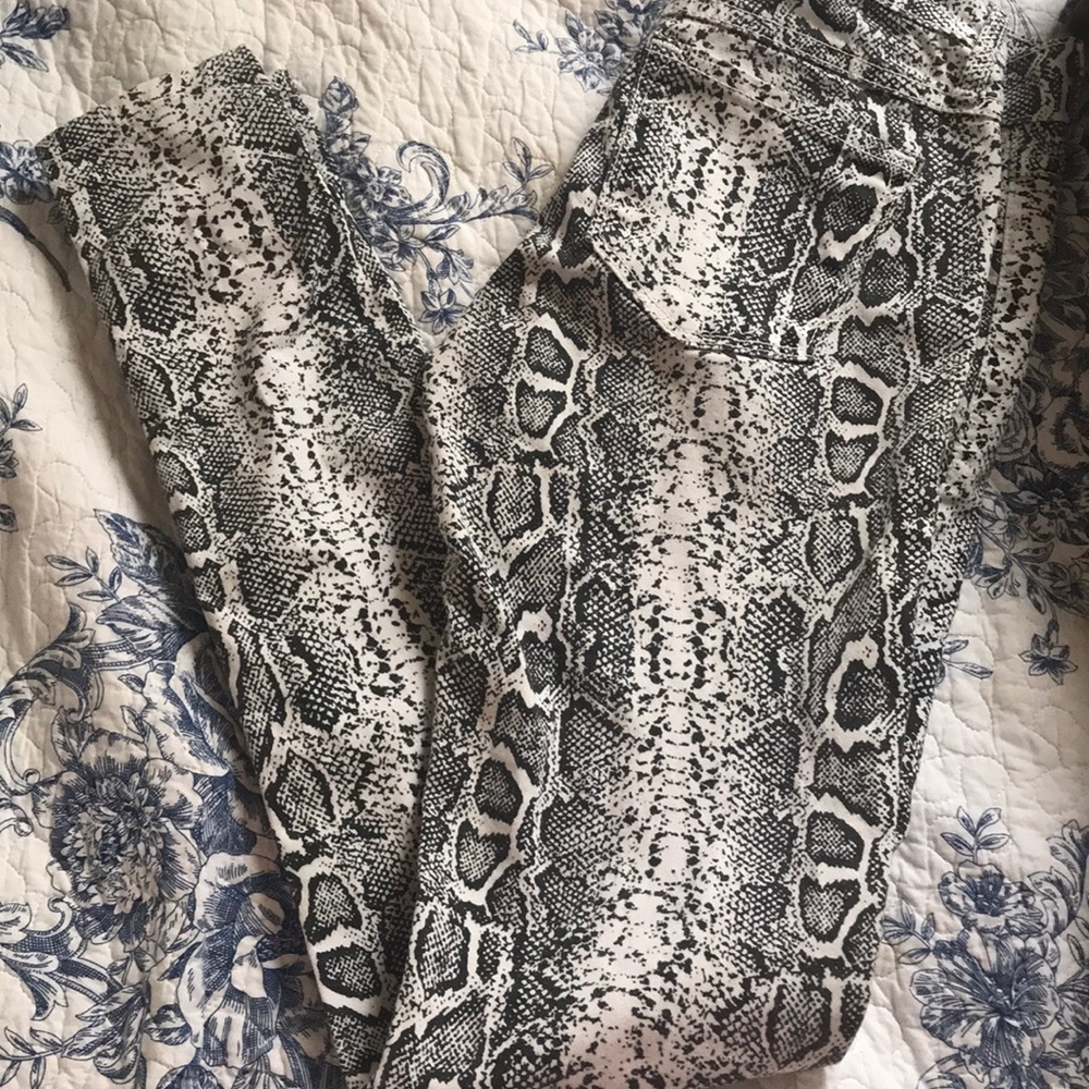 Snake print skinny jean